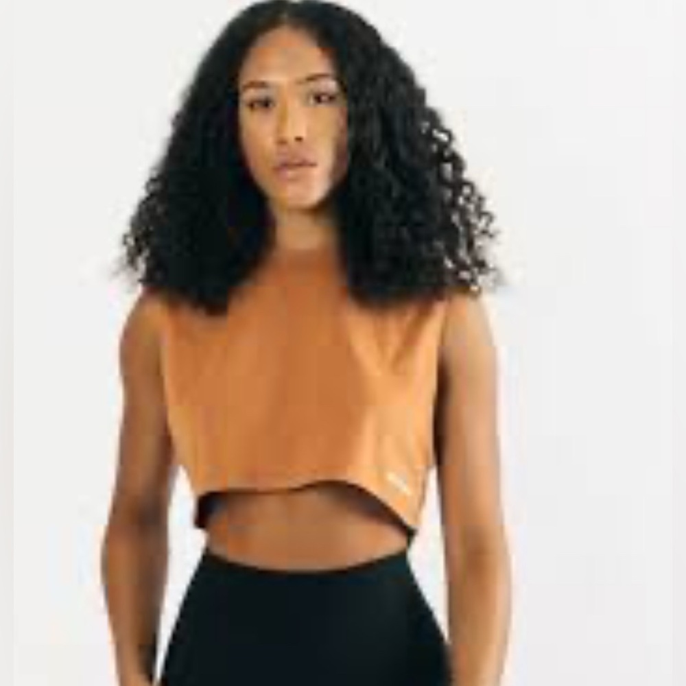 Alphalete cropped tank
